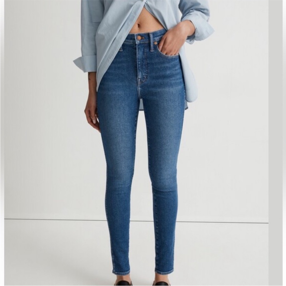 Madewell woman’s size 26 skinny high rise medium blue jeans like new